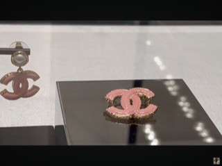 2024 شانيل اقراط ستد وردي و ذهبي معدن راتنج