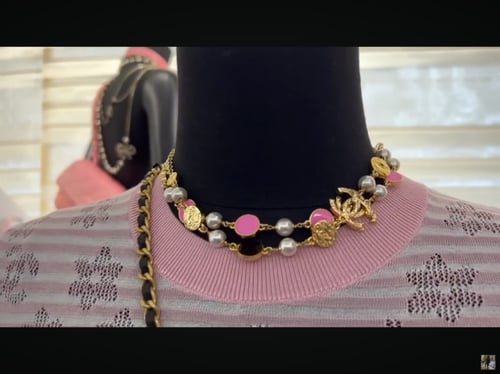 2024 قلادة شانيل ذهبي وردي دوائر