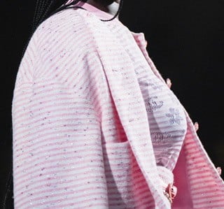 2024 كنزة شانيل صوفية خفيفة وردية مخرمة