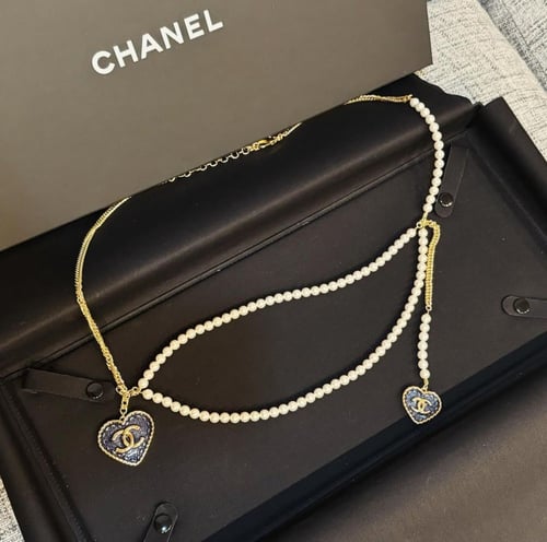 2023 حزام خصر سلسال لؤلؤ طويل بلوقو شانيل أسود