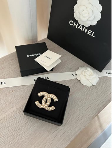 علبة مجوهرات شانيل الأصلية الفاخرة للبروش