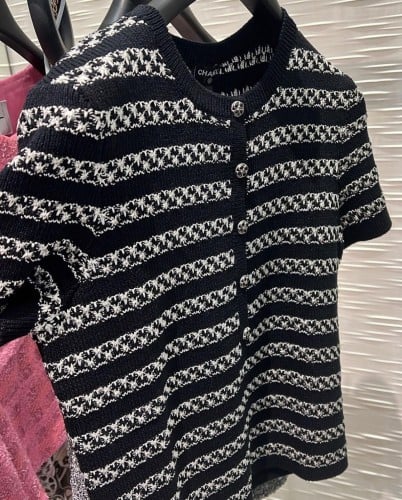 2024 سترة شانيل كاشمير اسود