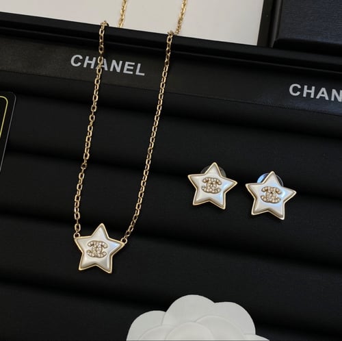 2024 سلسال شانيل ذهبي على شكل نجمة مرصعة بالكريستا...