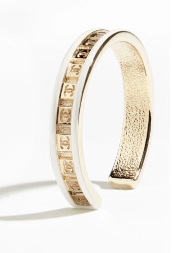 2024 شانيل سوار ذهبي و ابيض