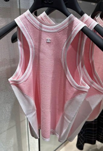2024 توب شانيل Gym بلا أكمام ألياف مختلطه وردي ابي...