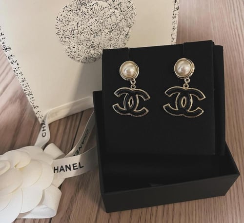 2025 أقراط شانيل بدلاية ذهبي أبيض لؤلئي أسود