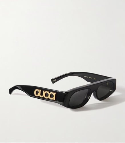 نظارة شمسية غوتشي بإطار أسود مزين بحروف GUCCI ذهبي