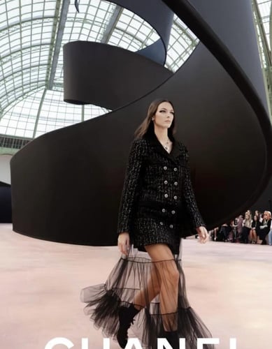 2025 معطف شانيل تويد طويل أسود