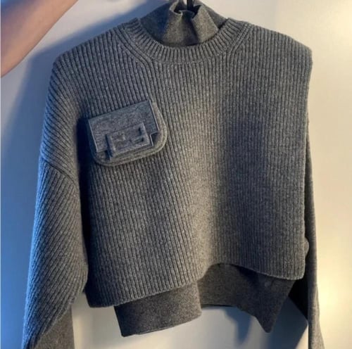 كنزة فيندي بلوفر رمادي بجيب وبياقة عاليه و أكمام ط...