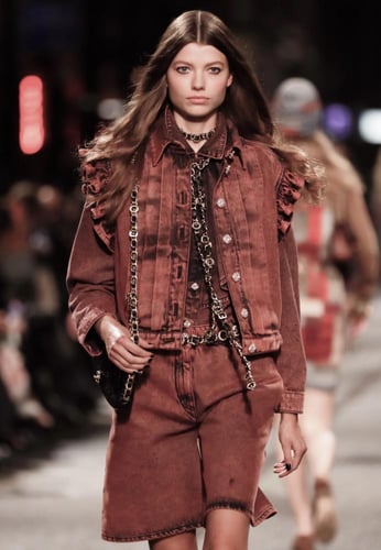 2024 شورت برمودا شانيل دينم باهت برتقالي أسود