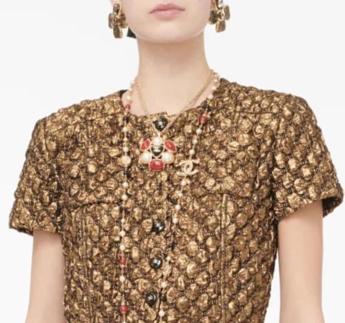 2024 أقراط شانيل غلق مسمار ذهبي أسود