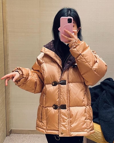 جاكيت لوي فيتون منفوخ مطري بيج قصير