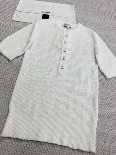 2025 قميص شانيل كوكو بيتش خفيف بأكمام قصيرة و أزرا...