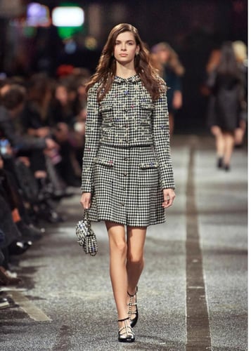 2024 تنورة شانيل قصيرة قماش صوفي تويد مطرز