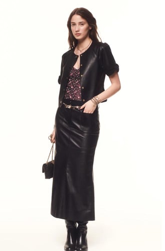 2024 قميص شانيل قصير مع سيور مرصعة بكرستال