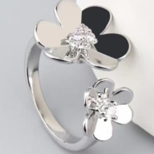 خاتم فان كليف فريفول فضي كبير بفصوص