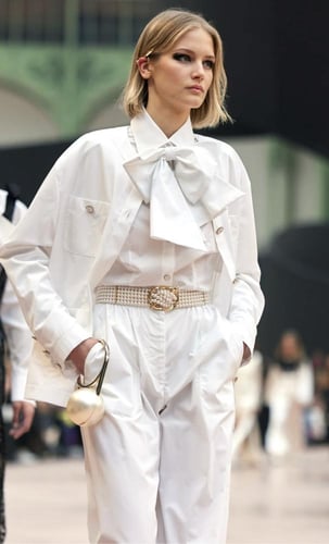 2025 جاكيت شانيل بوبلين قطني أبيض