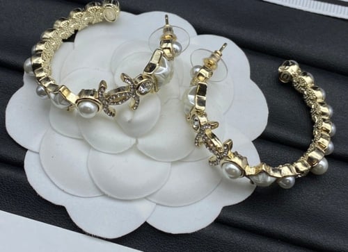 2024 اقراط شانيل حلقة معدن ستراس لآلئ بمرصعه بالنج...