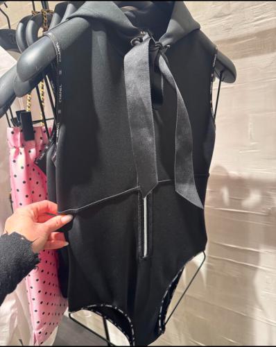 2025 مايوه شانيل جيرسي استرتش حرير أسود أو أبيض