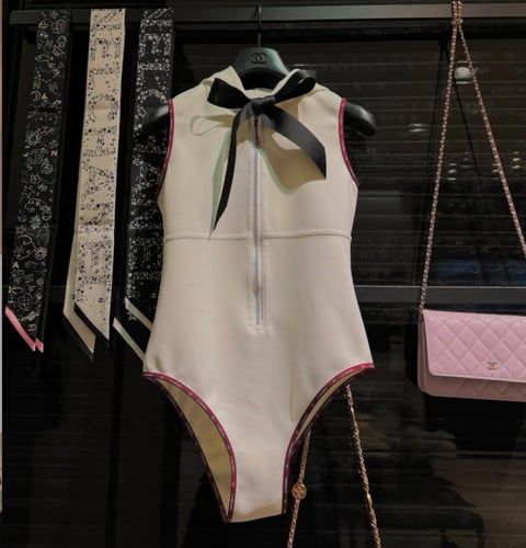 2025 مايوه شانيل جيرسي استرتش حرير أسود أو أبيض