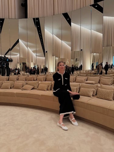 2025 كنزة شانيل بلوفر أسود بيج صوف