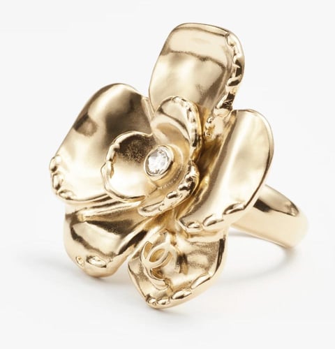 2024 خاتم شانيل ذهبي عبى شكل وردة