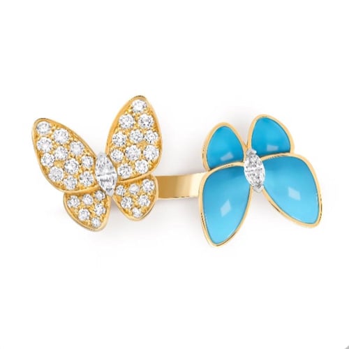 خاتم فان كليف تو باترفلاي بين الأصابع ذهبي تركوازي