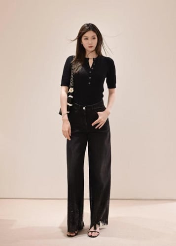 2025 قميص شانيل كوكو بيتش خفيف بأكمام قصيرة و أزرا...