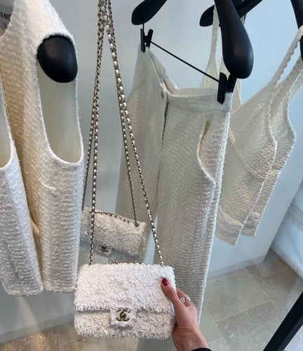 2025 جيلية شانيل تويد براق أبيض