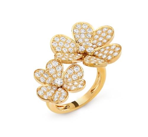 خاتم فان كليف فريفول ذهبي مرصع كبير بين الأصابع