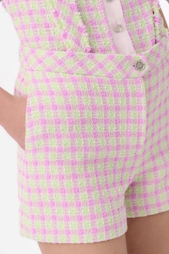 2025 شورت شانيل تويد وردي أخضر فاتح بأزرار وياقة