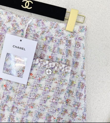 2024 تنورة شانيل قصيرة تويد متقزح بنفسجي