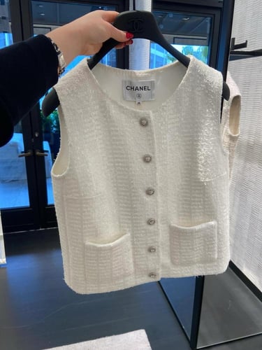 2025 جيلية شانيل تويد براق أبيض