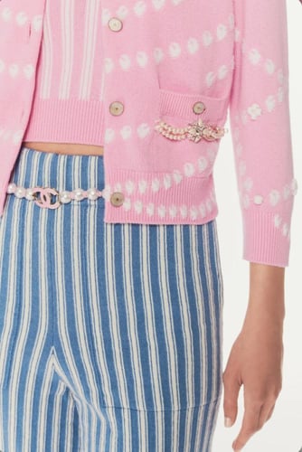 2025 كارديجان شانيل بنقشات وردي أو أسود