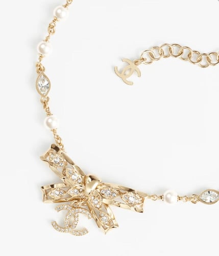 2024 قلادة شانيل شوكر ذهبي أبيض لؤلؤي كريستالي