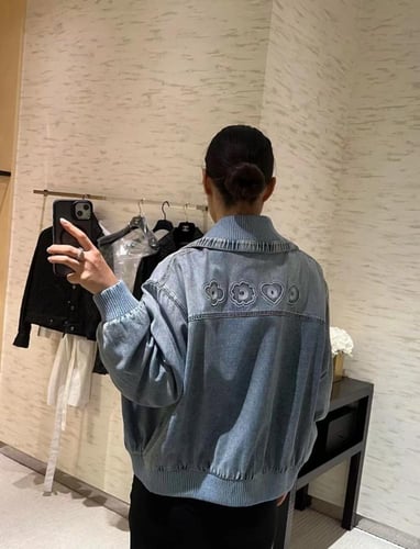 2025 جاكيت شانيل دينم أزرق كوكو بيتش