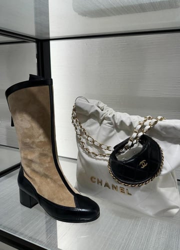 2025 أحذية شانيل بوت عالية شامواه جلد مخمل بيج أسو...