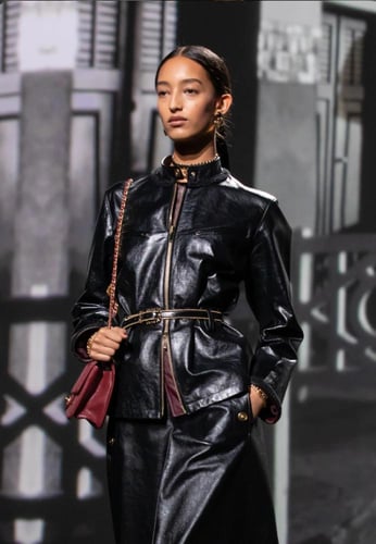 2024 حزام شانيل جلد أسود ذهبي