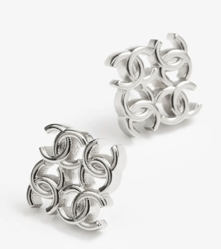 2024 أقراط شانيل غلق مسمار فضي صغيرة