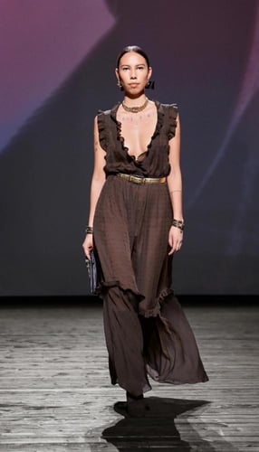 2024 أقراط شانيل حلقة معدن ذهبي جلد أسود