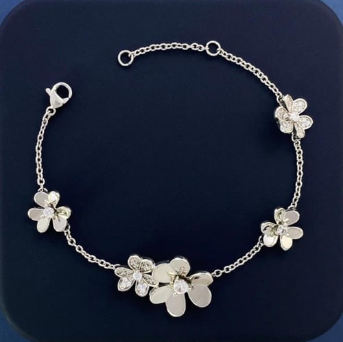 اسوارة فان كليف فريفول 5 زهرات فضي أبيض مرصع ميني