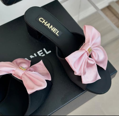 2024 حذاء شانيل جلد و حرير وردي