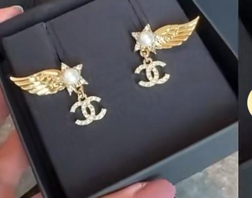 2024 أقراط شانيل جناح ذهبي لؤلؤي كريستالي