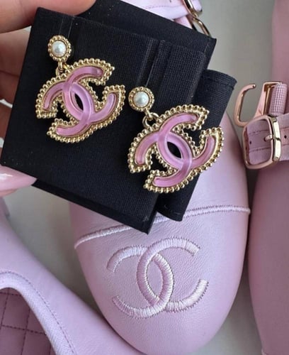 2024 اقراط شانيل غلق مسمار ذهبي زهري