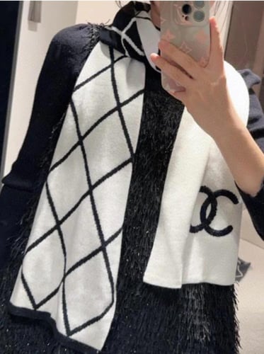 2024 وشاح شانيل صوف رمادي أو أبيض