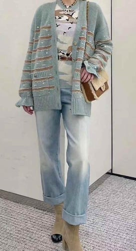 2024 كارديغان شانيل كشمير أزرق فاتح