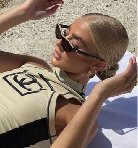 2024 نظارة شانيل شمسية بإطار بيضاوي أبيض بحروف شان...