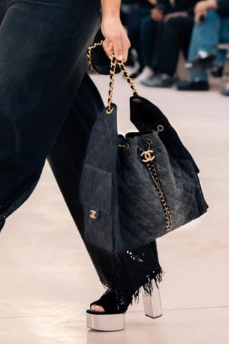 2025 حقيبة شانيل دينم أسود متوسطة