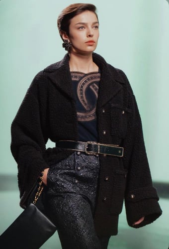 2024 حزام شانيل عريض جلد أسود ذهبي