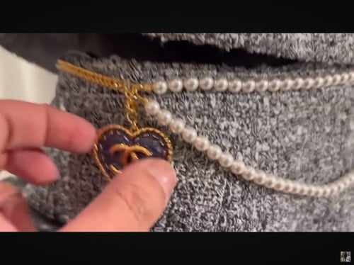 2023 حزام خصر سلسال لؤلؤ طويل بلوقو شانيل أسود